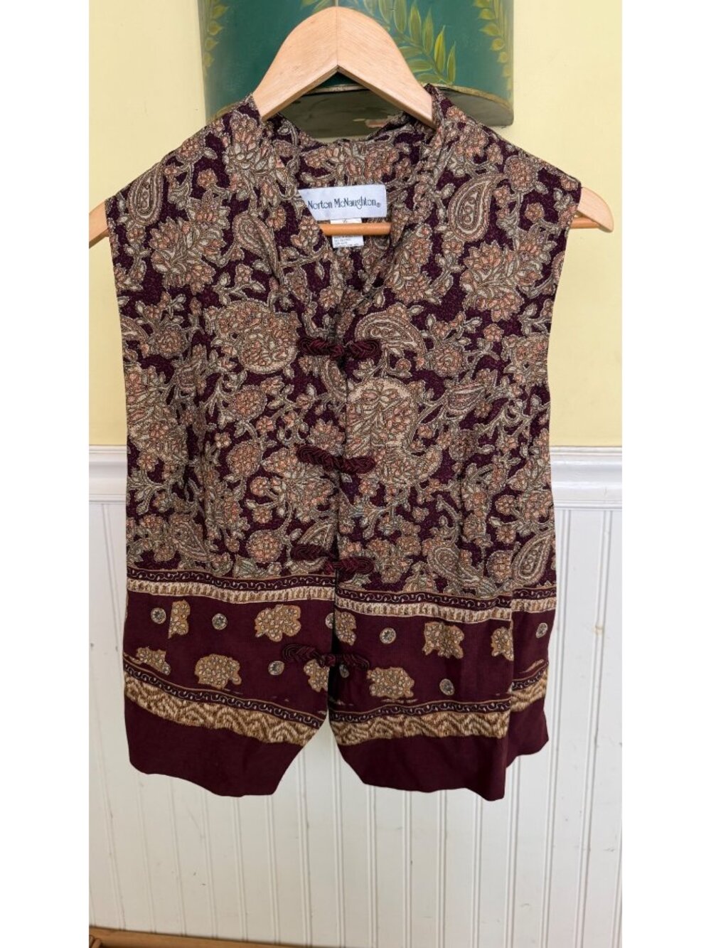 Norton McNaughton Paisley Print Vest Rayon Shell Size 16 Maroon & Gold Tie Back